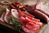 Vers l&rsquo;interdiction des nitrites et nitrates dans les viandes et charcuteries, un tournant historique en France