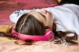 Qu&rsquo;advient-il de votre sommeil si vous vous endormez en écoutant de la musique entraînante, l&rsquo;étude qui dissipe un mythe